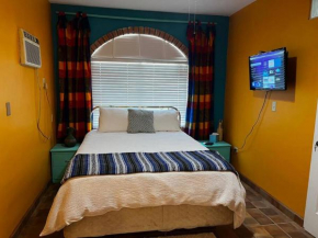 Crash & Go - Hotel Style Room